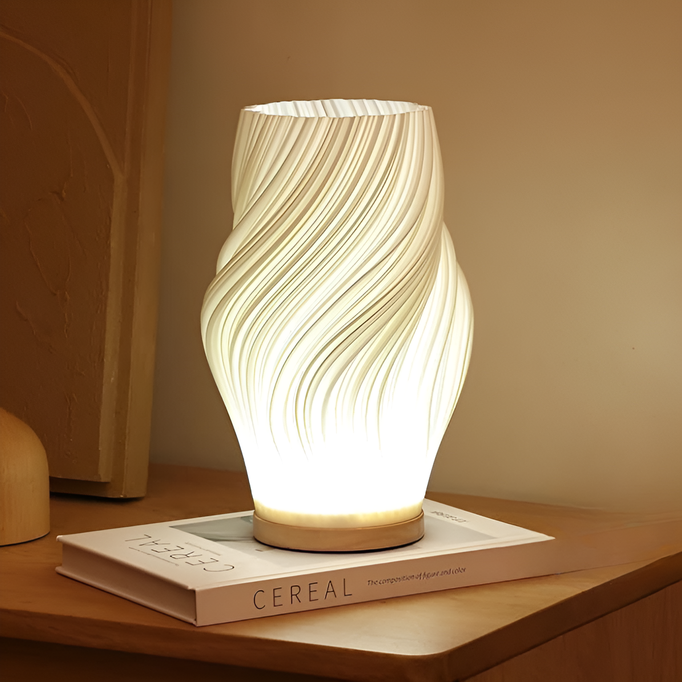 DreamWave - Moderne cremefarbene 3D-Wellenlampe mit elegantem Metallsockel